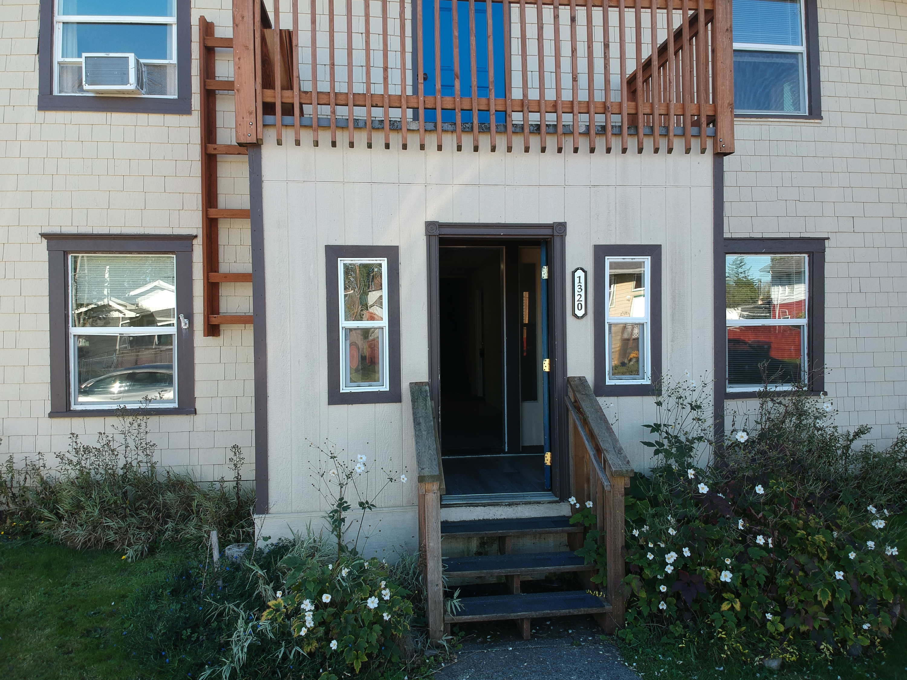 3rd St. (1320) New - 1