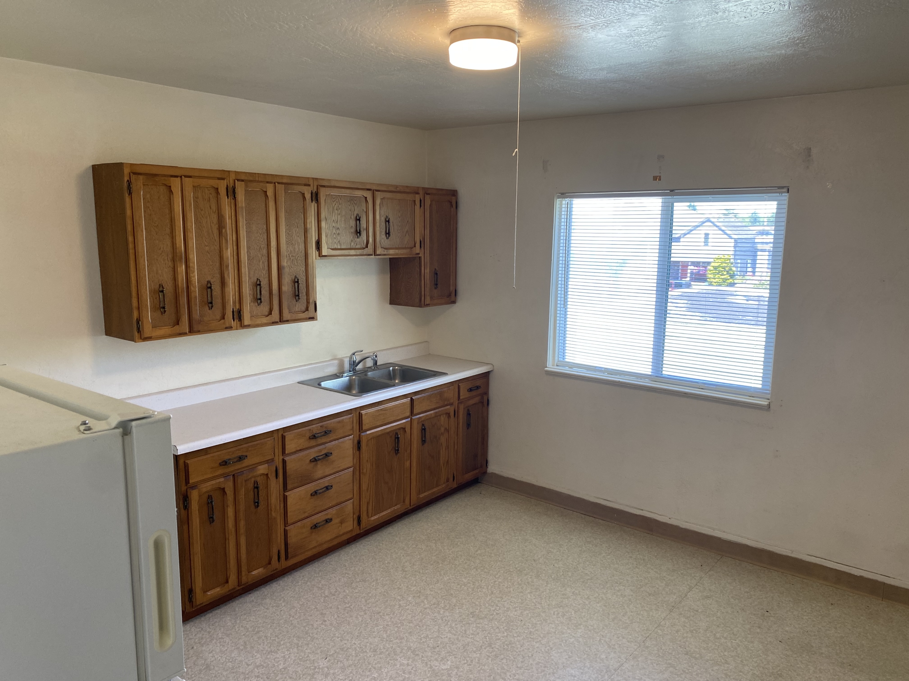 3rd St. (1320) New - 6