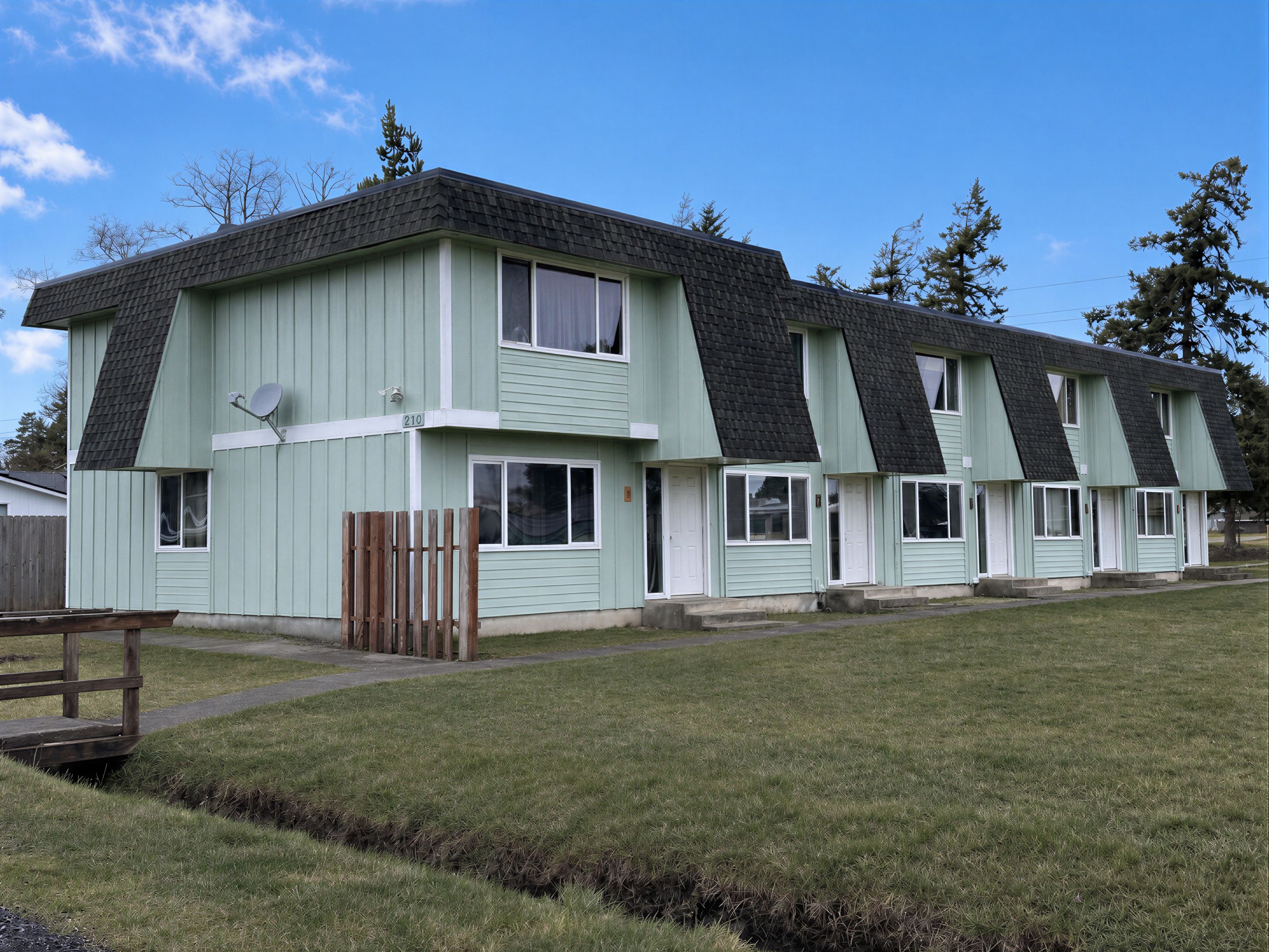 210 W Pacific Ave #1